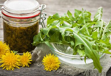 Dandelion tincture for the treatment of papillomas.