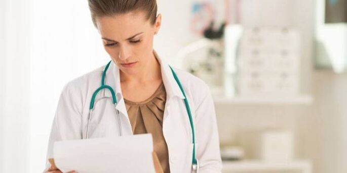 The doctor examines tests to diagnose papillomavirus.